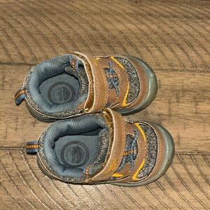 Toddler shoes size 4